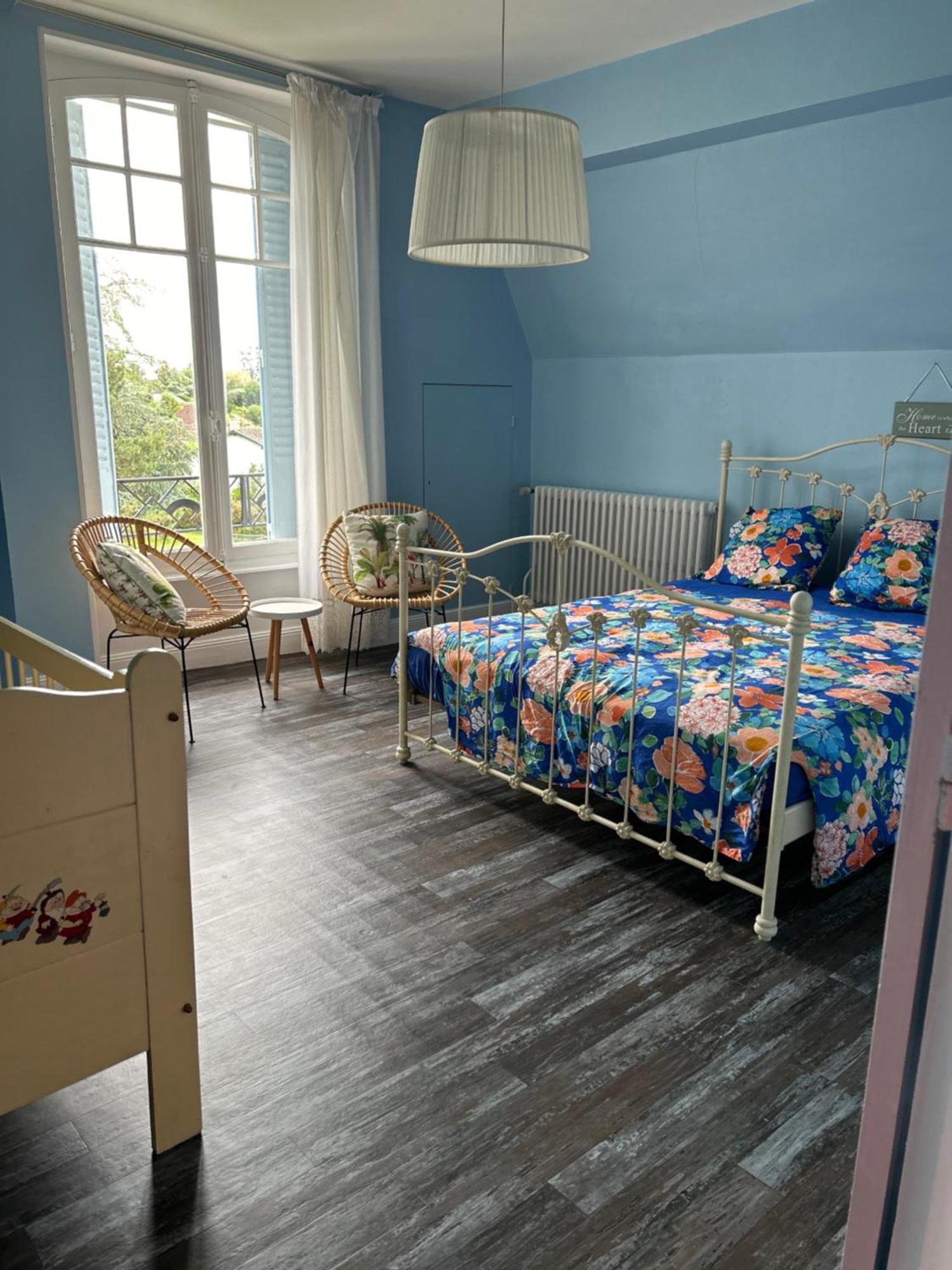 Holiday Home Villa Castel Marie Louise Neris les Bains Bagian luar foto