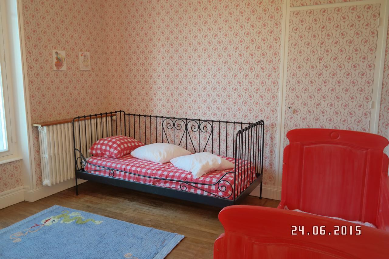 Holiday Home Villa Castel Marie Louise Neris les Bains Bagian luar foto