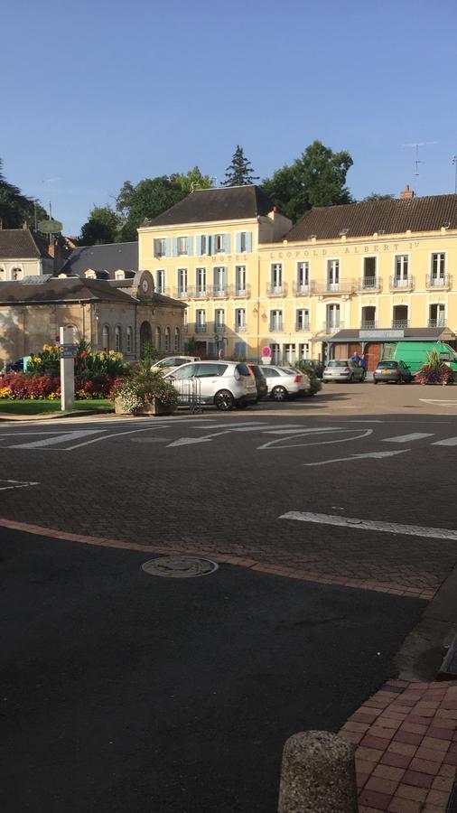 Holiday Home Villa Castel Marie Louise Neris les Bains Bagian luar foto